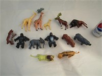 Figurines d'animaux en plastique