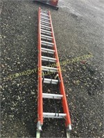 28' LOUISVILLE FIBERGLASS LADDER