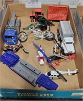 FLAT OF APPROX 12 ASSORTED DIECAST & PLASTIC TOYS