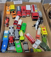 APPROX 29 ASSORTED DIECAST AND PLASTIC TOYS