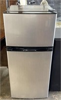 Insignia 4 FT Cubic Compact Refrigerator