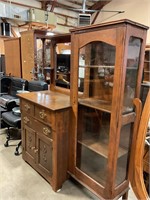 Antique China cabinet/hutch