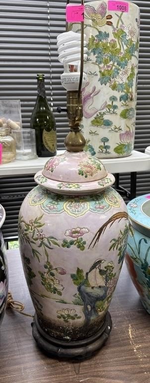 LARGE VINTAGE CHINESE PORCELAIN TABLE LAMP