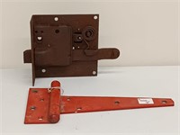 ANTIQUE HINGE & DOOR LOCK