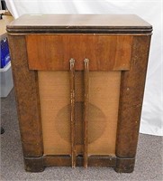 Vintage RCA Victor Md# U103 Phonograph Cabinet