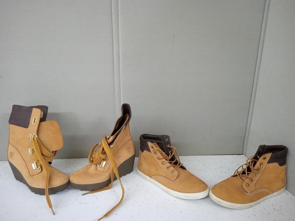 2 PAIRS OF WOMAN TIMBERLAND BOOTS SEE DESCRIPTION