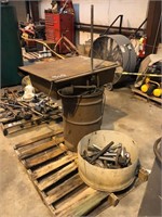 PALLET W/ PARTS WASHER AND HARDWARE