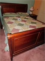 MAHOGANY FINISH QUEEN SIZE SLEIGH BED