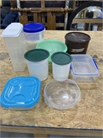 Tupperware/Plastic Ware