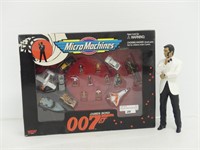 GALOOB JAMES BOND MICRO MACHINES & PLASTIC FIGURE