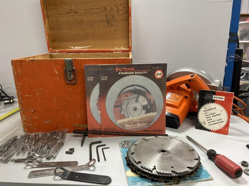 Black & Decker-Circular Saw with blades