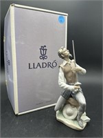 LLADRO 'ORATION' MAN WITH SWORD FIGURINE