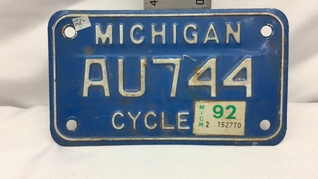 D1) VINTAGE 1992 MI MOTORCYCLE LICENSE PLATE,