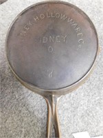 Sidney Hollow Ware cast iron skillet, No. 7