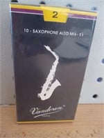 10 Saxophone Alto SR212 Reeds
