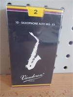 10 Saxophone Alto SR212 Reeds