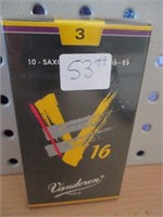 10 Saxophone Alto SR2703 Reeds