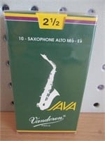 10 Saxophone Alto SR2625 Reeds