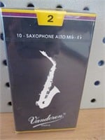 10 Saxophone Alto SR212 Reeds