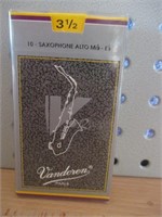 10 Saxophone Alto SR6135 Reeds