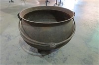 LARGE CAST IRON KETTLE WITH HANDLE