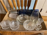 ASSORTMENT OF GLASS CUPS, PLASTIC BOWLS,