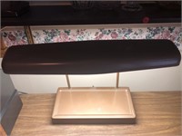 VINTAGE DESK LIGHT. 20 INCHES WIDE AND 12 INCHES
