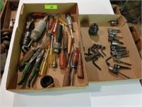 Assorted screwdrivers, drill chucks, misc