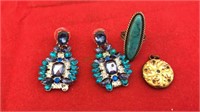 Pair of blue rhinestone pierced ear rings,