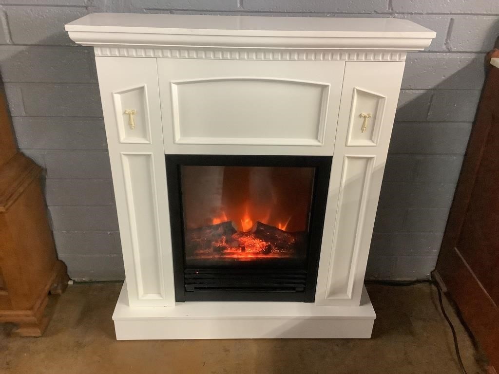 Electric Fireplace W/Heater, 37in T X 32in W