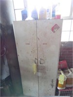 METAL CABINET WITH CONTENTS - HYDROLIC JACK, OIL,