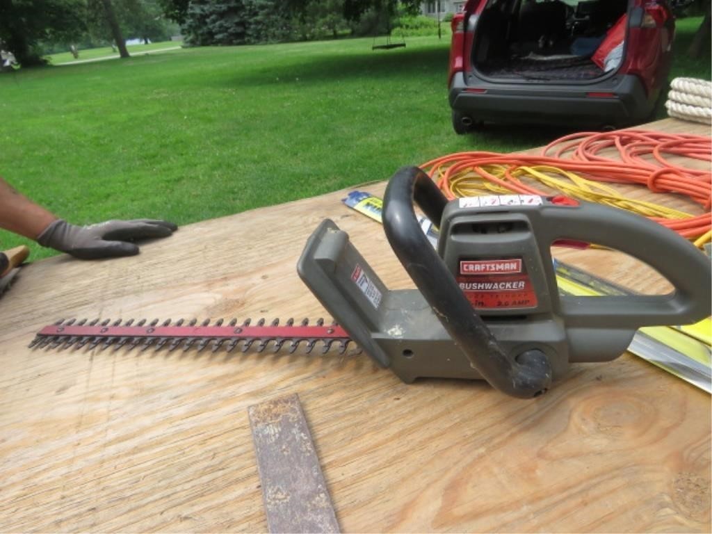 CRAFTSMAN BUSHWACKER HEDGE TRIMMER WITH NO