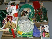PALLET OF CHRISTMAS DÉCOR WITH ORNAMENT BOX
