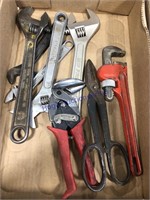 ADJUSTABLE WRENCHES, PIPE WRENCH, TIN SNIPS