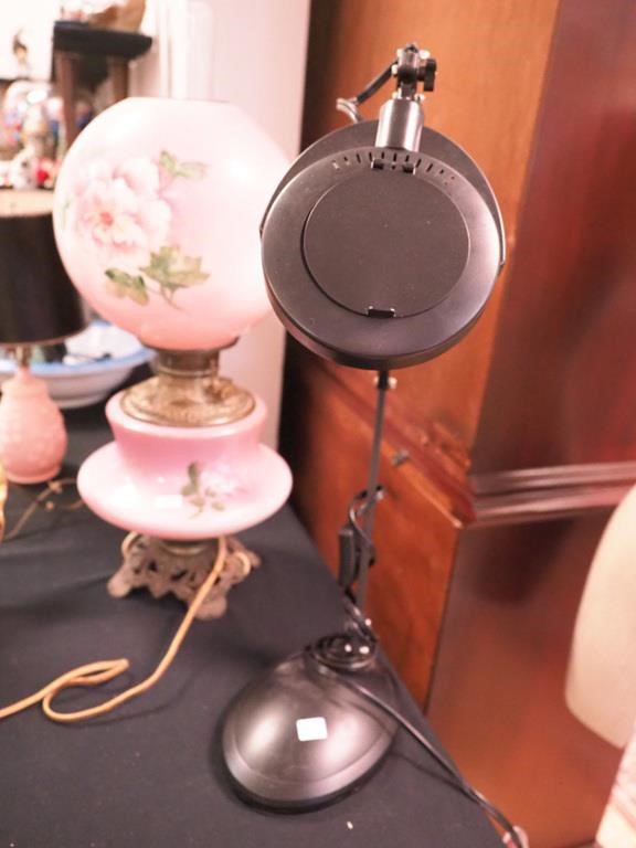 Vintage Gone with the Wind lamp that has been