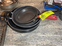 Group of cooking pans