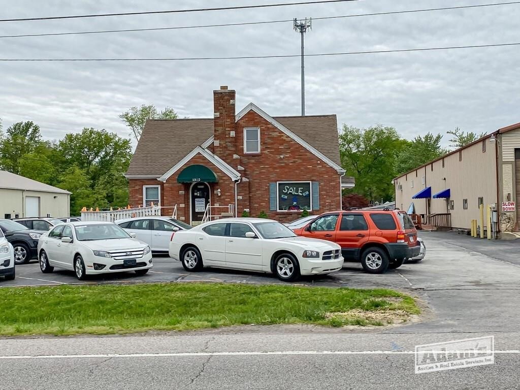 Mixed-Use Real Estate Auction in Belleville, IL 62221