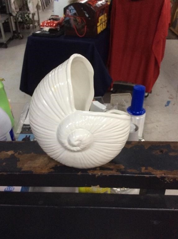 Shell vase