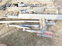 ALUMINUM SHORING BOARD AND ARMS