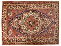 Antique Bahktiari carpet, approx. 10.8 x 14.2