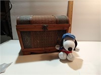 Wooden box and Snoopy
