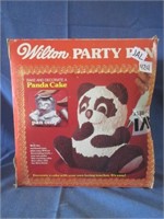Wilto Party Pan panda cake