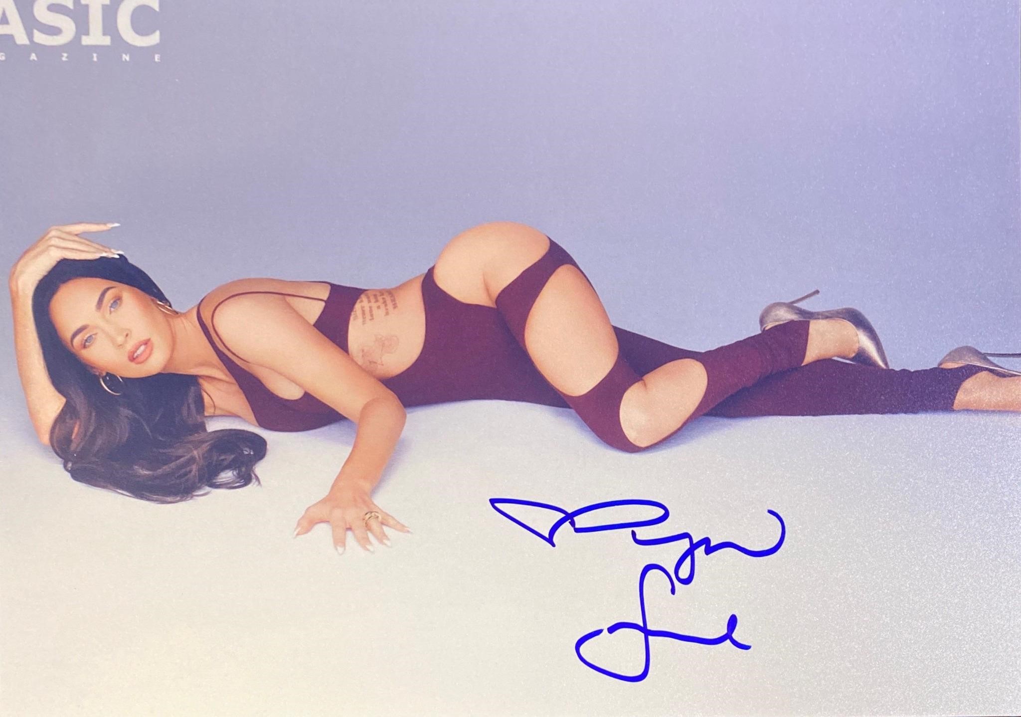 Autograph  
Megan Fox Photo