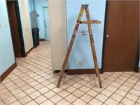 6 FT. Wooden Ladder