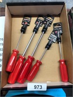 (2) #3 x 8 & (3) 3/16 x 6 Powerbuilt Screwdrivers