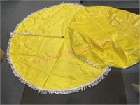 (2) Nice yellow outdoor tablecloths (64in & 46in)