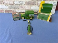 SELECTION OF JOHN DEERE COLLECTIBLES