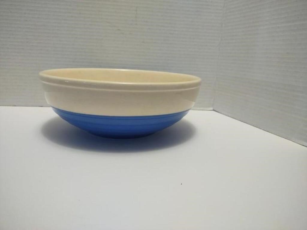 Vtg pottery mixing bowl. Blue and white. 9 1/4"