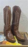 Abilene leather cowboy boots by Walker. Women