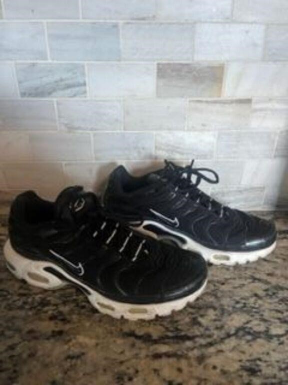 Mens Nike shoes 8.5